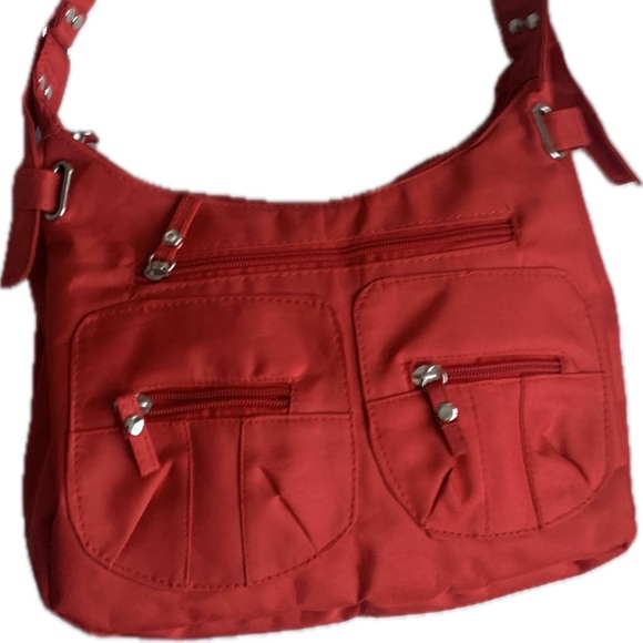 Red nylon Everything hobo purse shoulder bag, has many zipper pockets 🎒 - Picture 2 of 9